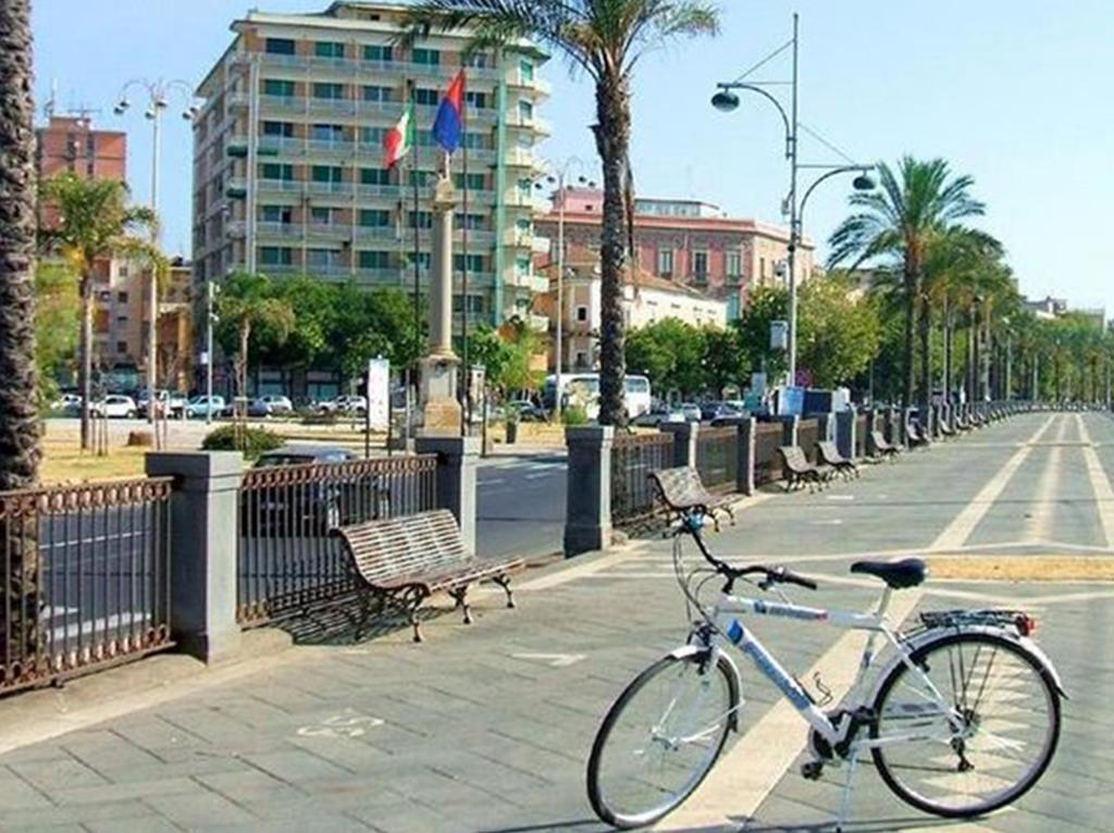 Your Home In Town Катания Екстериор снимка